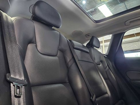 Used 2019 Volvo XC60 T5 Momentum w/ Multimedia Package image 13