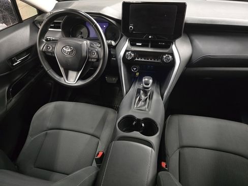 Used 2023 Toyota Venza LE image 28