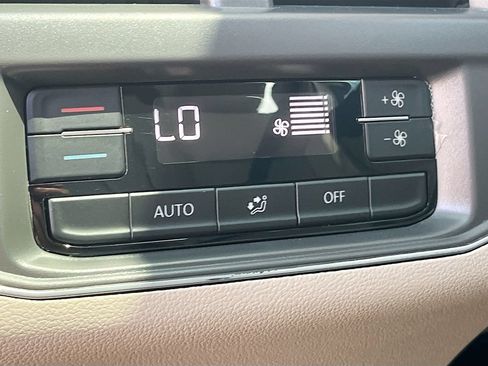 Used 2019 Volkswagen Atlas SE FWD image 26