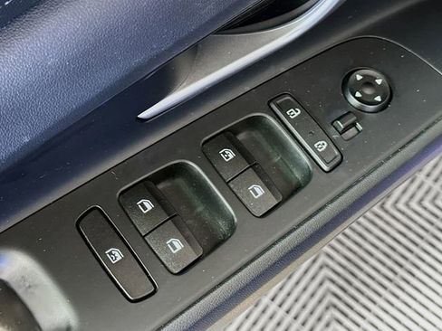 Used 2022 Hyundai Elantra SEL image 18