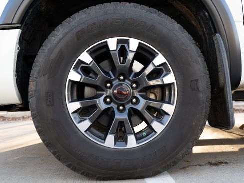 Used 2023 Nissan Titan PRO-4X w/ Pro-4x Convenience Package image 14