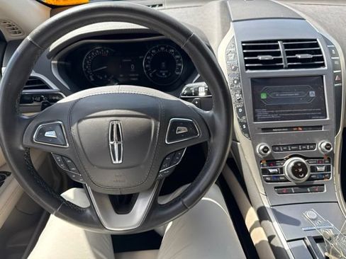 Used 2019 Lincoln MKZ Premiere FWD image 10