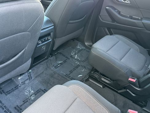 Used 2021 Chevrolet Traverse LT image 15