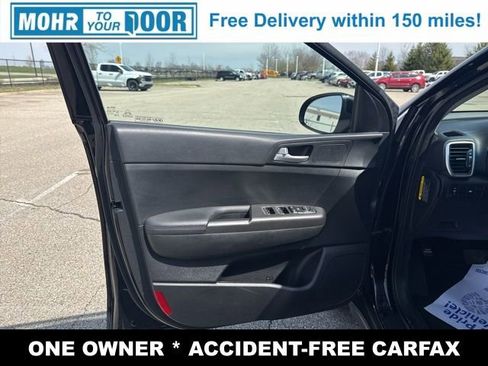 Used 2020 Kia Sportage LX image 11