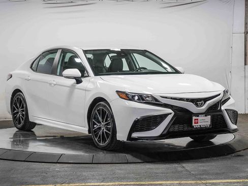 Certified 2024 Toyota Camry SE FWD image 5
