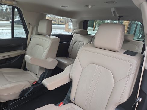 Used 2024 Ford Expedition Limited image 13