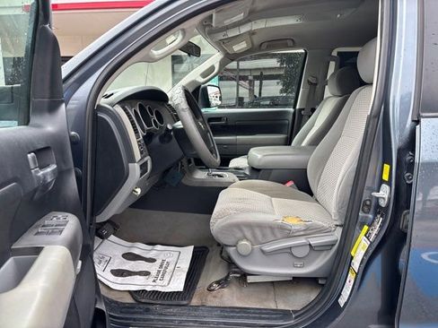 Used 2010 Toyota Tundra 4x4 CrewMax image 11
