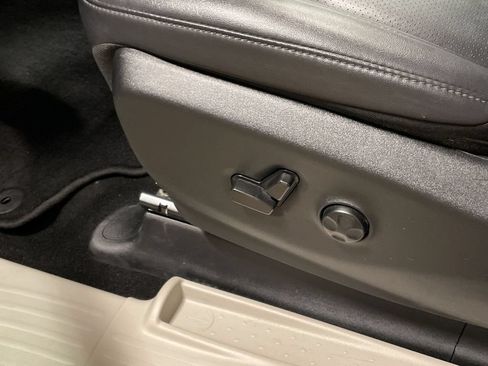 Used 2024 Chrysler Pacifica Touring-L FWD image 14