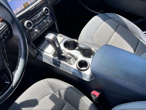 Used 2017 Ford Explorer XLT w/ Equipment Group 201A image 16