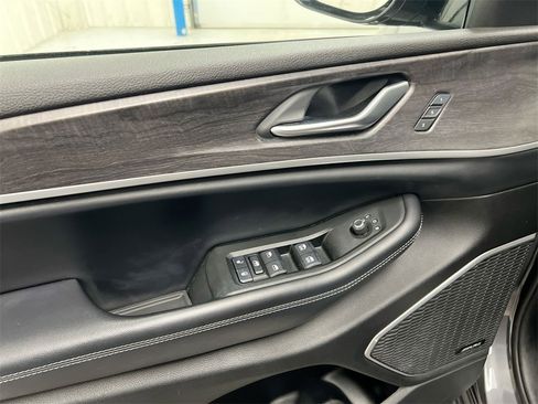 Used 2021 Jeep Grand Cherokee L Limited image 21