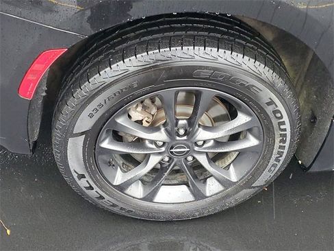 Certified 2020 Chrysler Pacifica Touring-L image 5