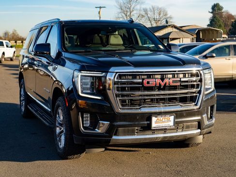 Used 2023 GMC Yukon XL SLT image 2