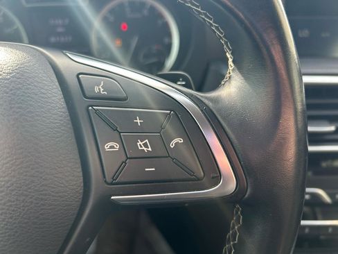 Used 2018 INFINITI QX30 image 19