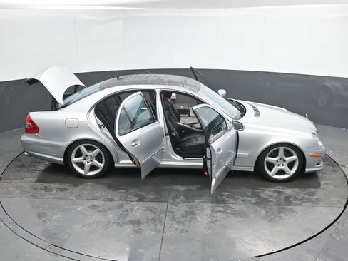 Used 2009 Mercedes-Benz E 350 4MATIC Sedan image 45