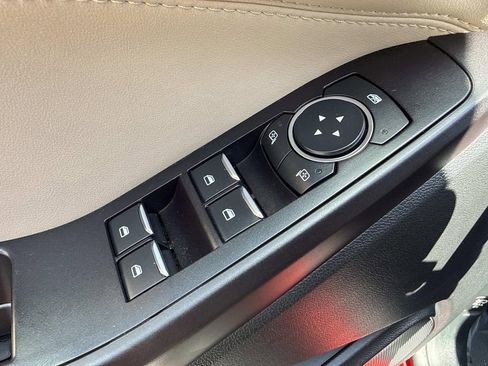 Used 2020 Ford Explorer XLT w/ Equipment Group 202A image 23