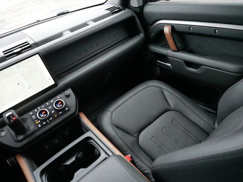 Used 2024 Land Rover Defender 130 X image 11