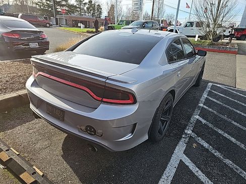 Used 2017 Dodge Charger R/T image 3