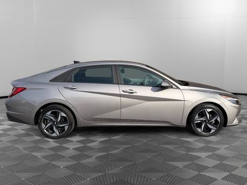 Used 2023 Hyundai Elantra SEL w/ Convenience Package image 8