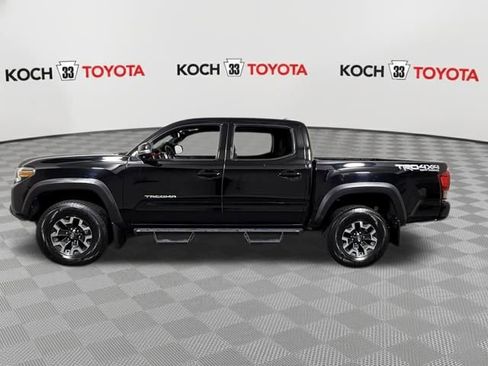 Used 2017 Toyota Tacoma TRD Off-Road image 4