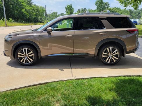 Certified 2024 Nissan Pathfinder Platinum w/ Cargo Package AWD/4WD image 6