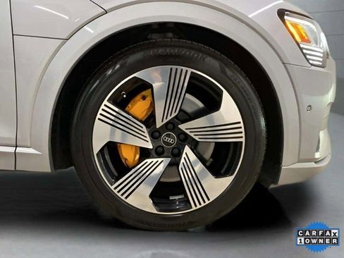 Used 2023 Audi e-tron Premium Plus image 30