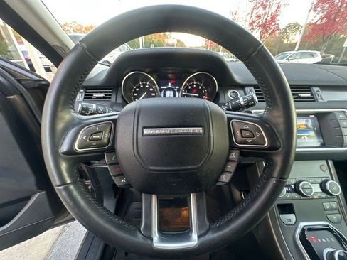 Used 2018 Land Rover Range Rover Evoque SE Premium image 22