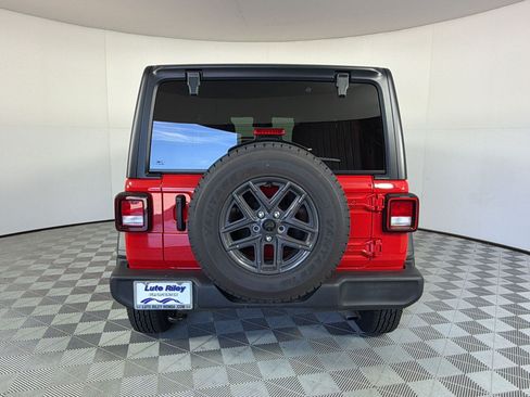 Used 2025 Jeep Wrangler Unlimited Sport AWD/4WD image 10
