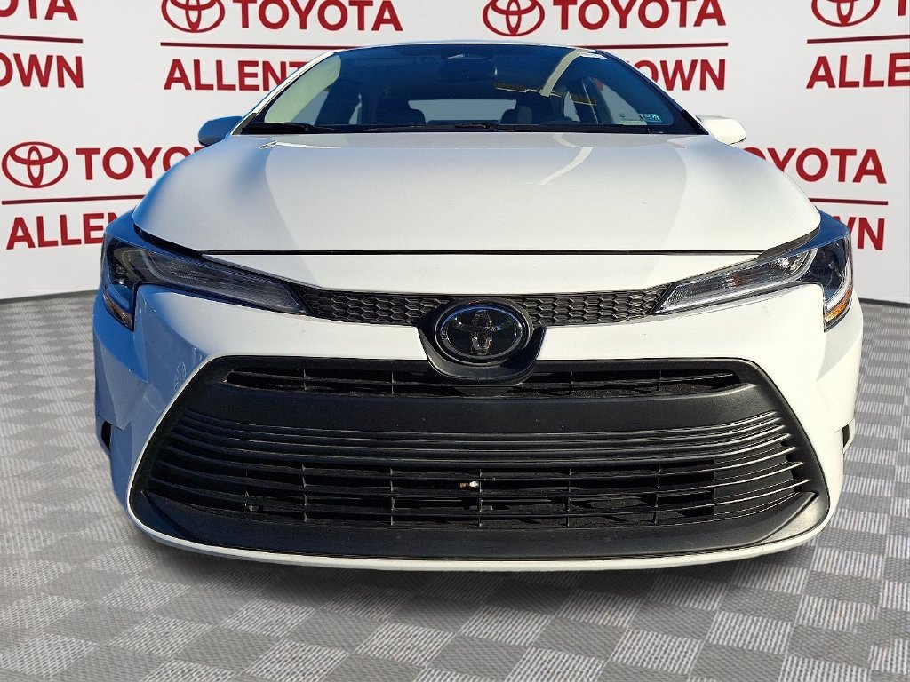 Used 2023 Toyota Corolla LE FWD image 2