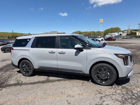 New 2026 Kia Carnival EX FWD image 2