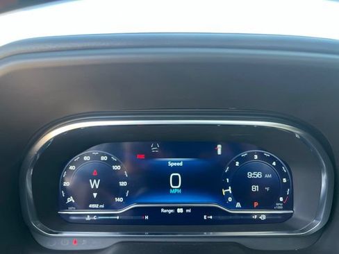 Used 2024 Chevrolet Suburban RST w/ Luxury Package RWD image 21
