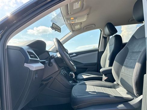 Used 2022 Volkswagen Taos SE image 13