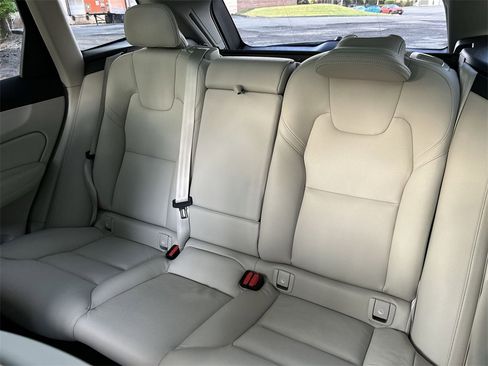 New 2025 Volvo XC60 B5 Core w/ Protection Package Premier image 23