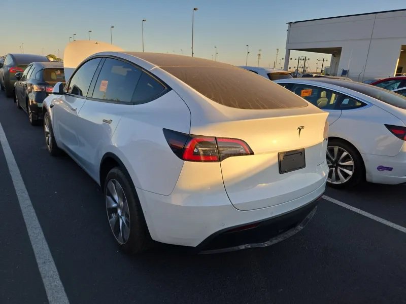Used 2021 Tesla Model Y Long Range AWD/4WD image 2