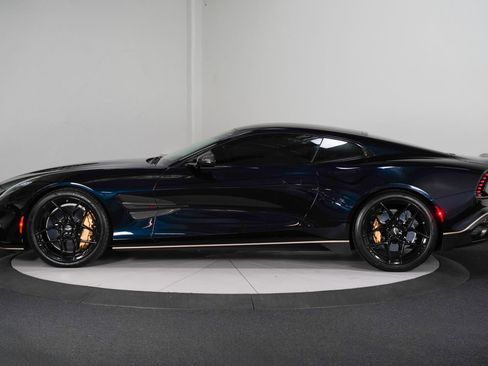 Used 2025 Aston Martin Vanquish RWD image 6