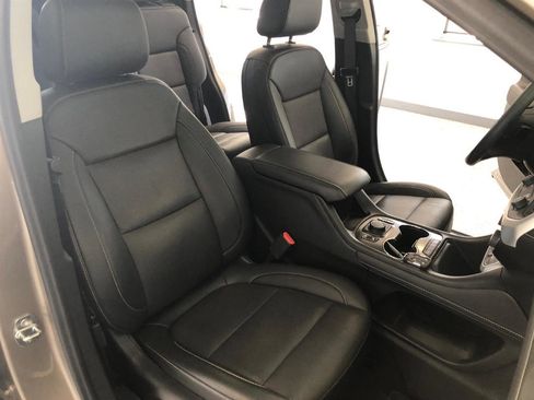 Used 2023 GMC Acadia SLT w/ Technology Package image 14