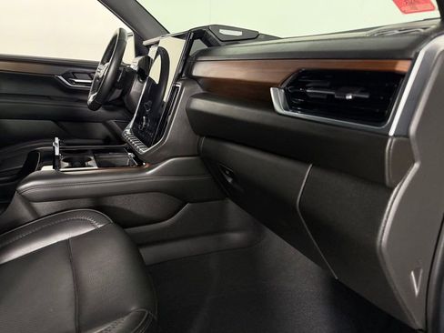 Used 2025 GMC Yukon XL Denali image 34