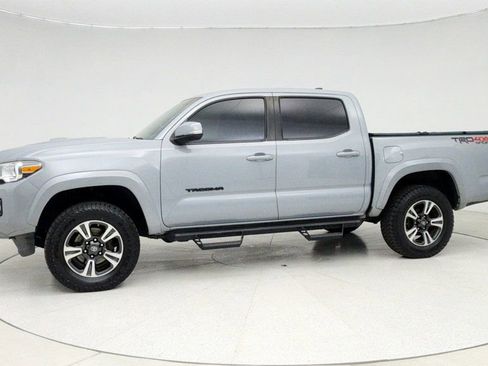 Used 2018 Toyota Tacoma TRD Sport image 8
