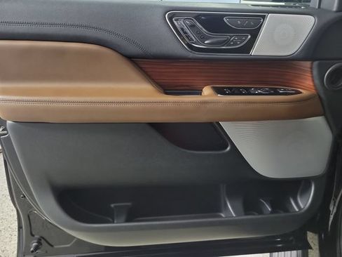 Used 2022 Lincoln Navigator L Reserve RWD image 17