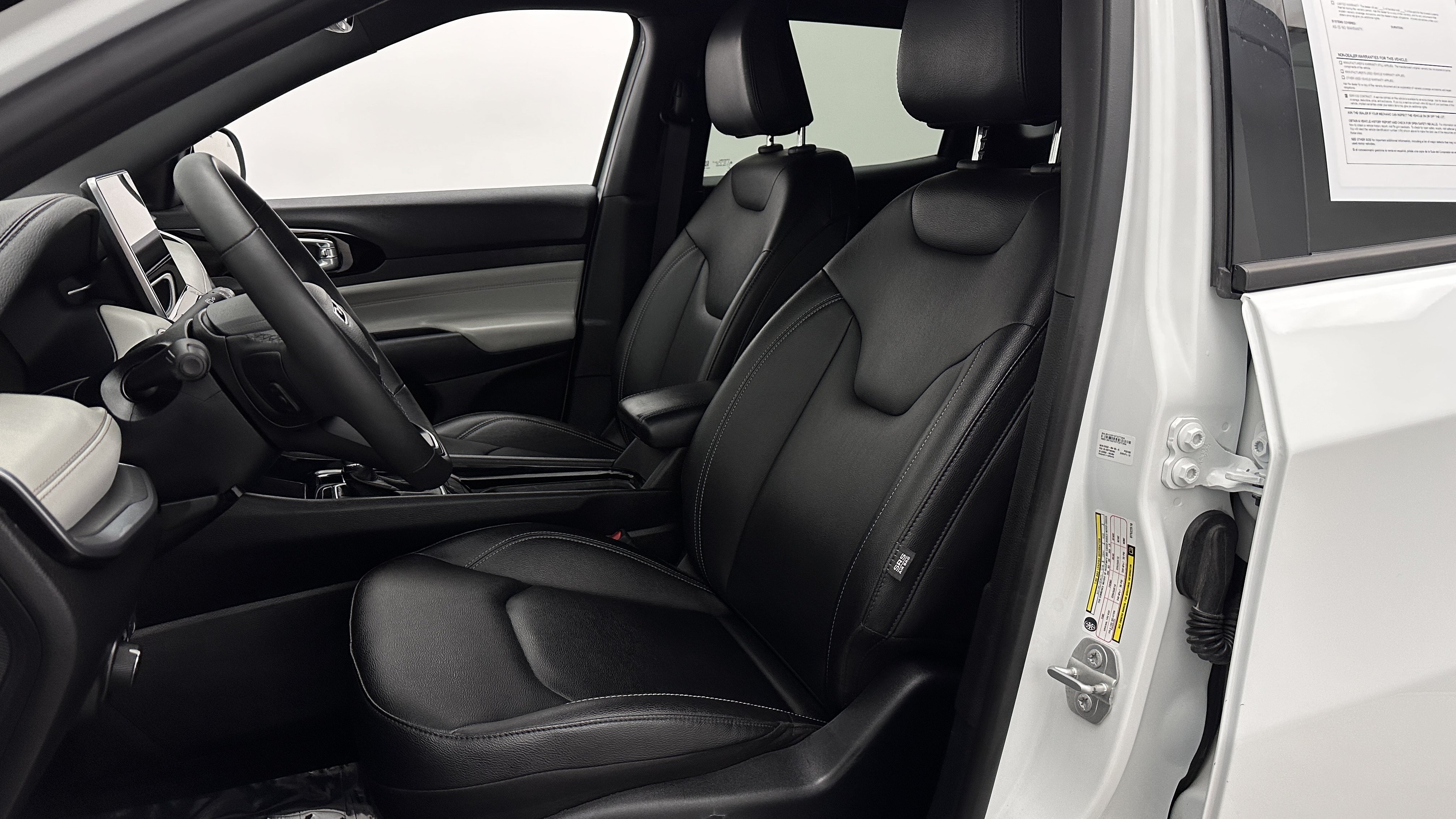 Used 2025 Jeep Compass Limited AWD/4WD image 13