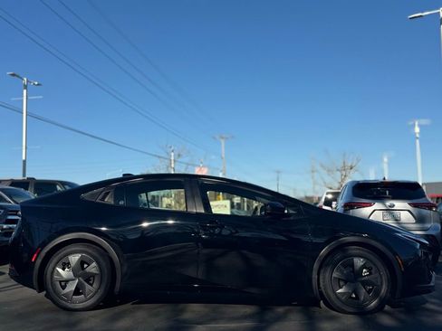 Certified 2025 Toyota Prius Plug-In Hybrid image 6