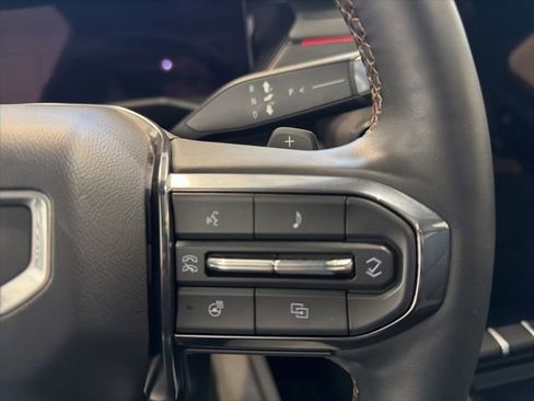 Used 2025 GMC Acadia AT4 w/ Luxury Package image 36