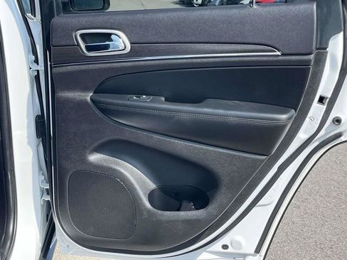 Used 2018 Jeep Grand Cherokee Limited image 24