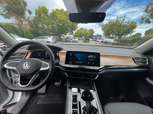 Used 2026 Volkswagen Atlas SE FWD image 35