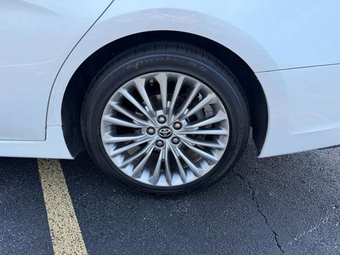 Used 2019 Toyota Avalon Limited FWD image 8
