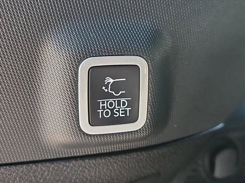 Used 2025 Jeep Grand Cherokee Laredo w/ Luxury Tech Group I AWD/4WD image 7