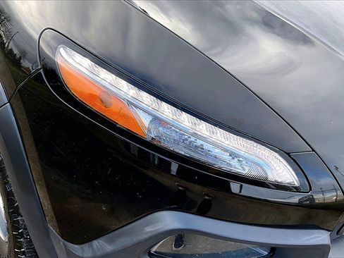 Used 2016 Jeep Cherokee Trailhawk w/ Leather Interior Group image 27