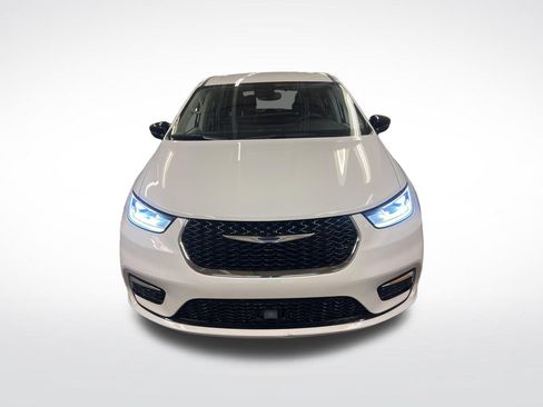Used 2024 Chrysler Pacifica Touring-L FWD image 10