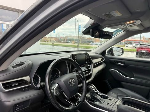 Used 2021 Toyota Highlander XLE image 8
