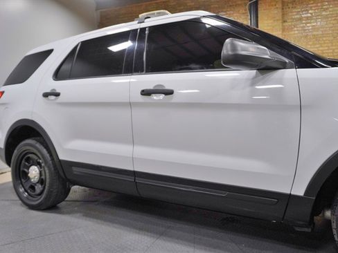 Used 2019 Ford Explorer Police AWD Red/Blue Lightbar a image 9