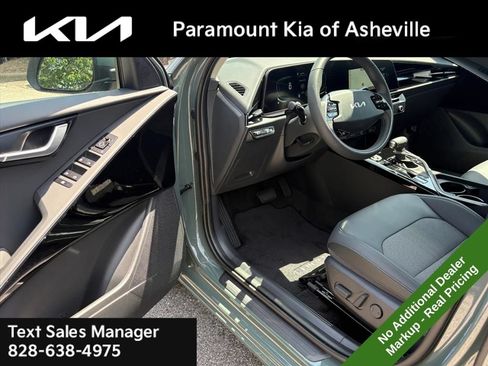 New 2026 Kia Niro EX FWD image 17